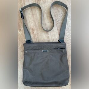 Tumi Crossbody Brown Shoulder Messenger Bag Zip Pockets Packable Travel Nylon